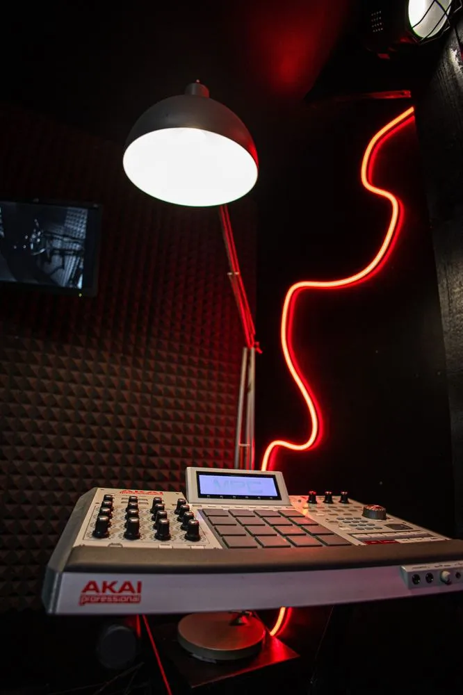 La MPC Akai sous la lampe